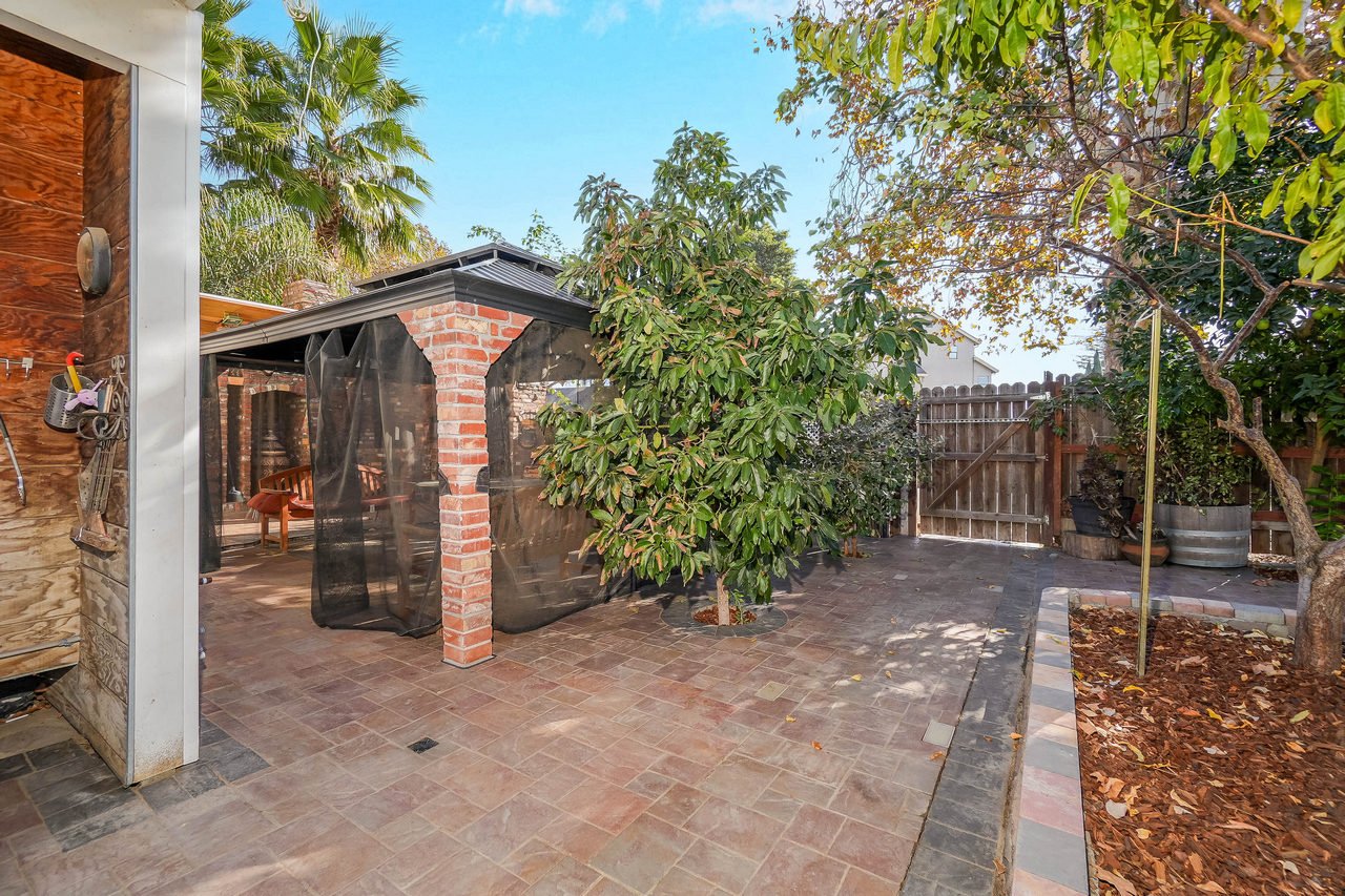 2 4th Avenue Smaller 069