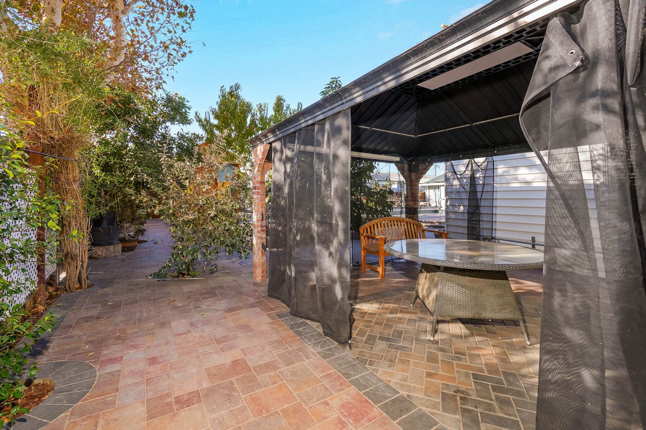 2 4th Avenue Smaller 070