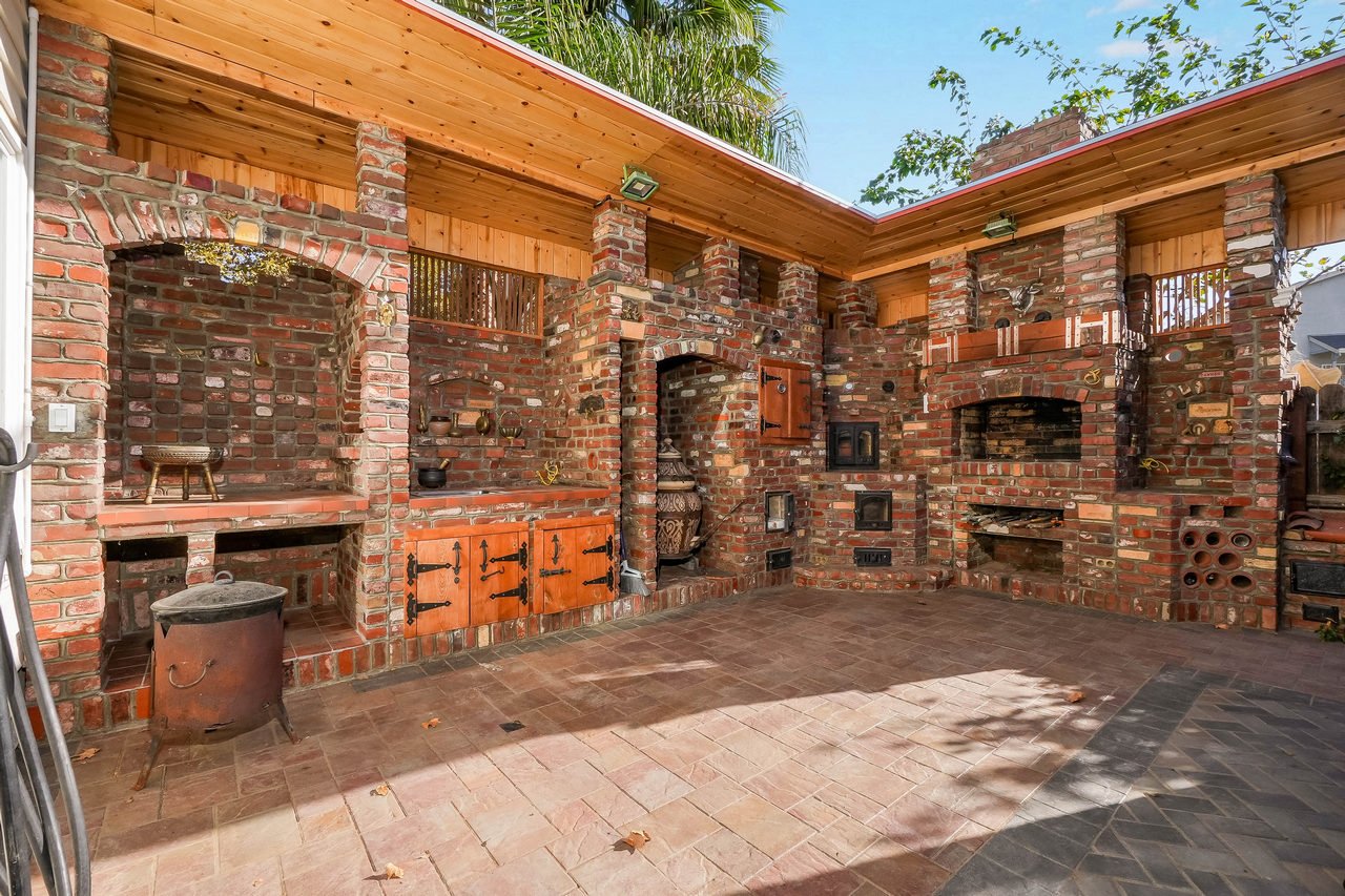 2 4th Avenue Smaller 073