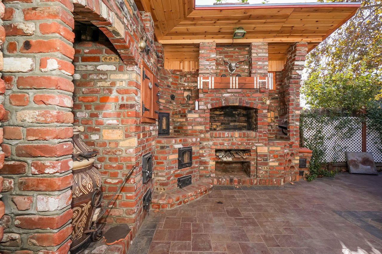 2 4th Avenue Smaller 074