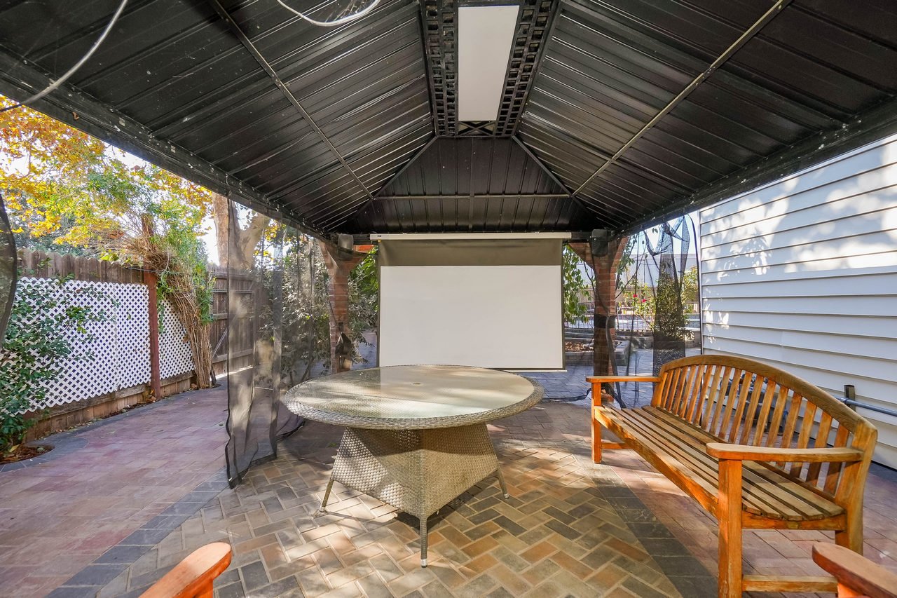 2 4th Avenue Smaller 077