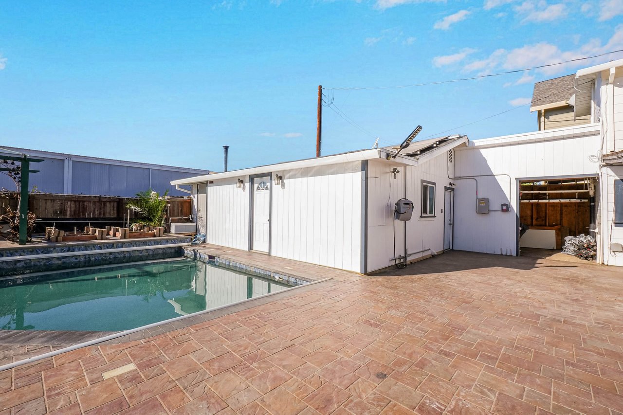 2 4th Avenue Smaller 079