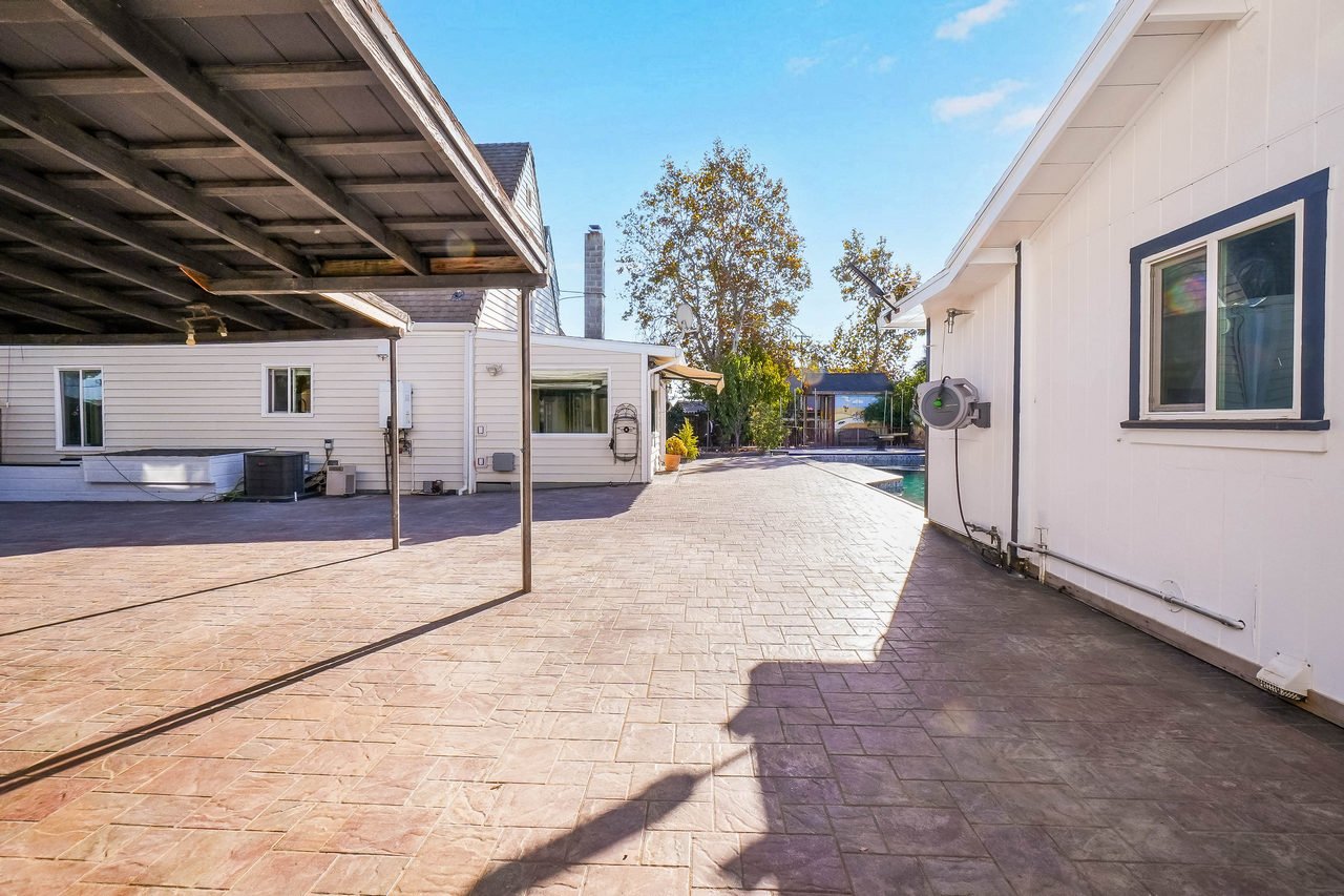 2 4th Avenue Smaller 081