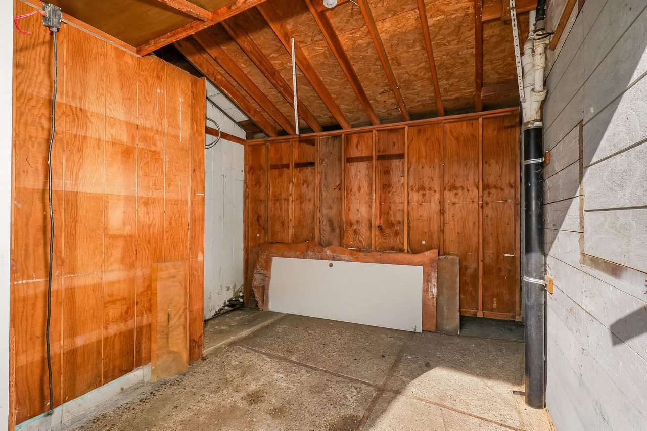 2 4th Avenue Smaller 083