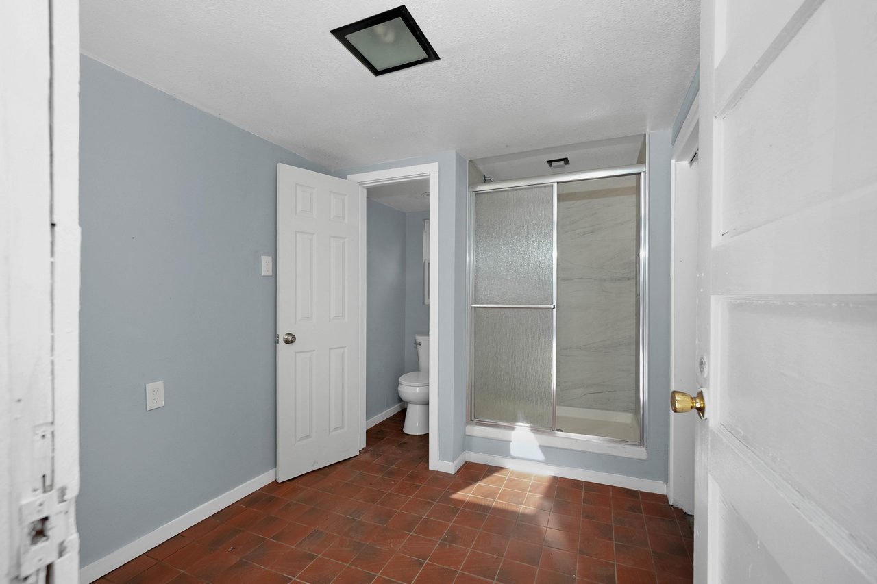 2 4th Avenue Smaller 084