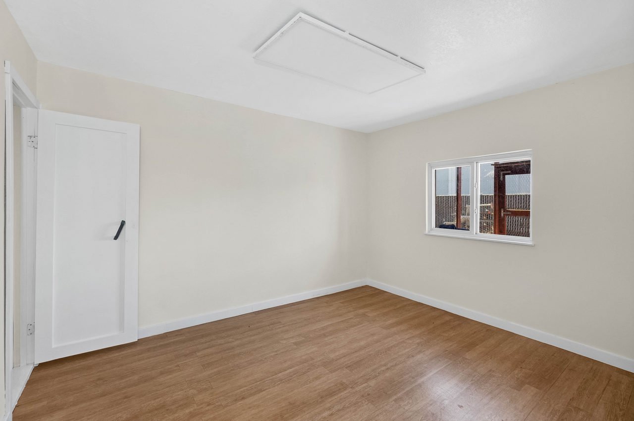 2 4th Avenue Smaller 091