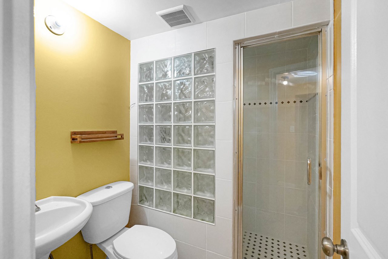 2 4th Avenue Smaller 095