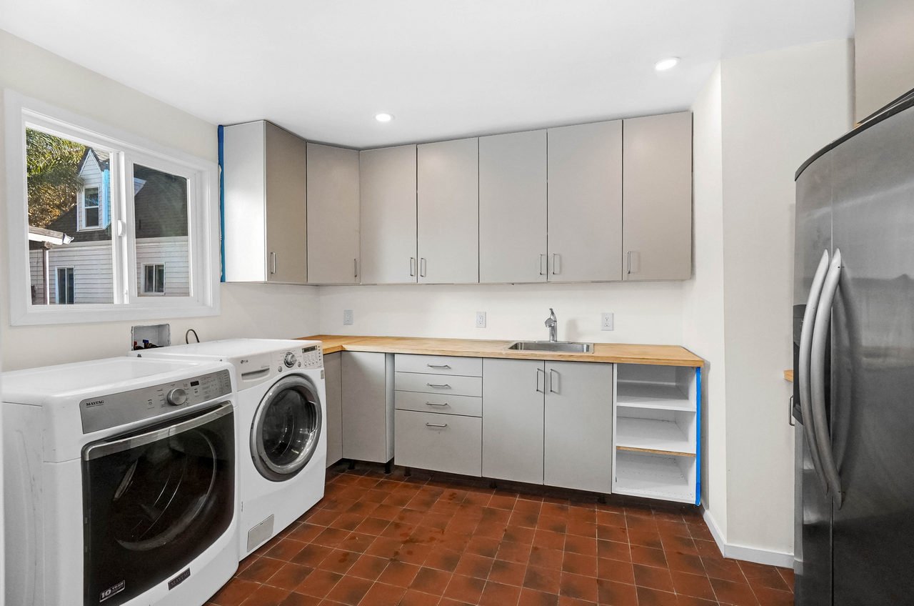 2 4th Avenue Smaller 096