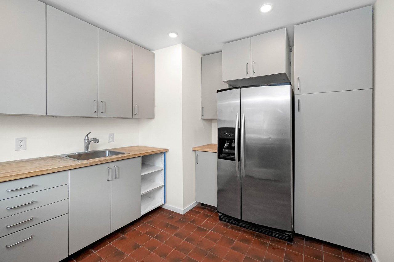 2 4th Avenue Smaller 098