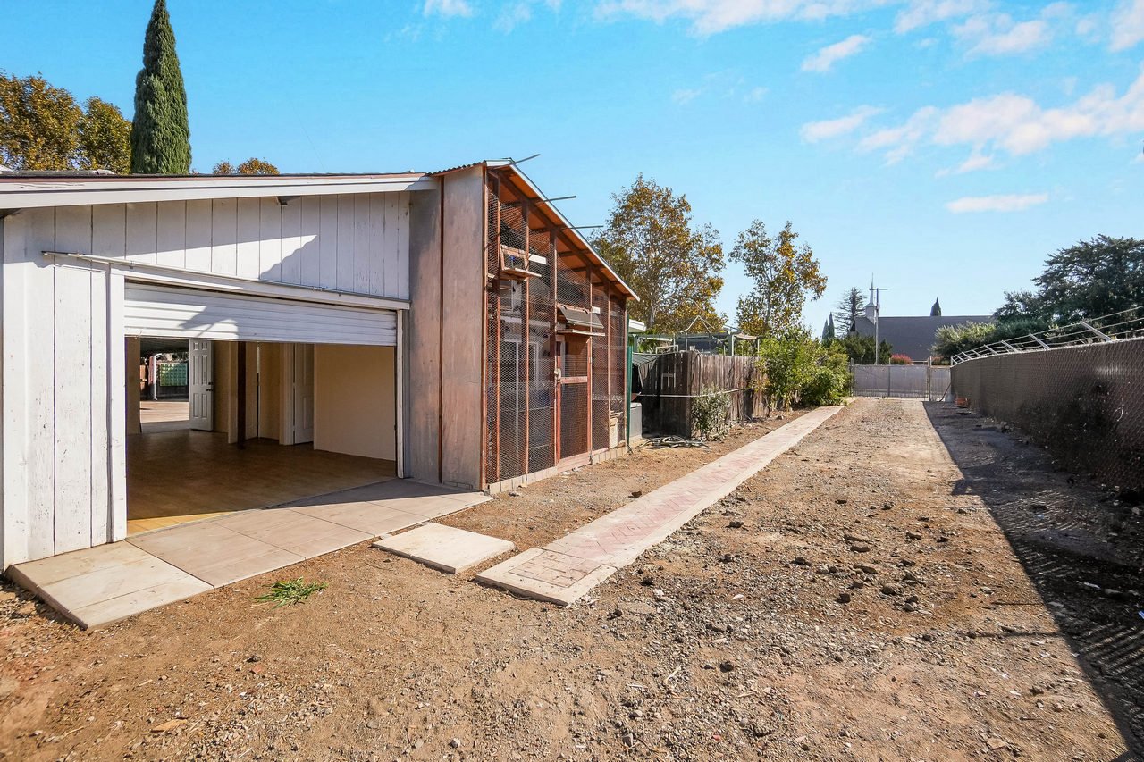 2 4th Avenue Smaller 099