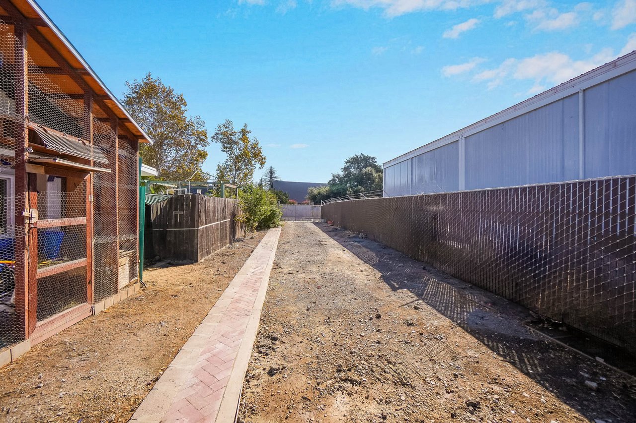 2 4th Avenue Smaller 100